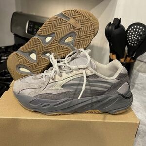 Adidas Yeezy Boost 700 V2 Low Tephra Size 10